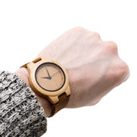 Часы наручные Женские Бамбук Без цифр купить с доставкой в любой город Украины, цена от 1 400 грн.